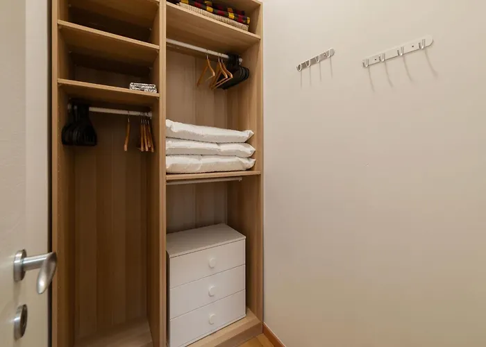 Guesthost - Porta Pia Bright Apartment Rom